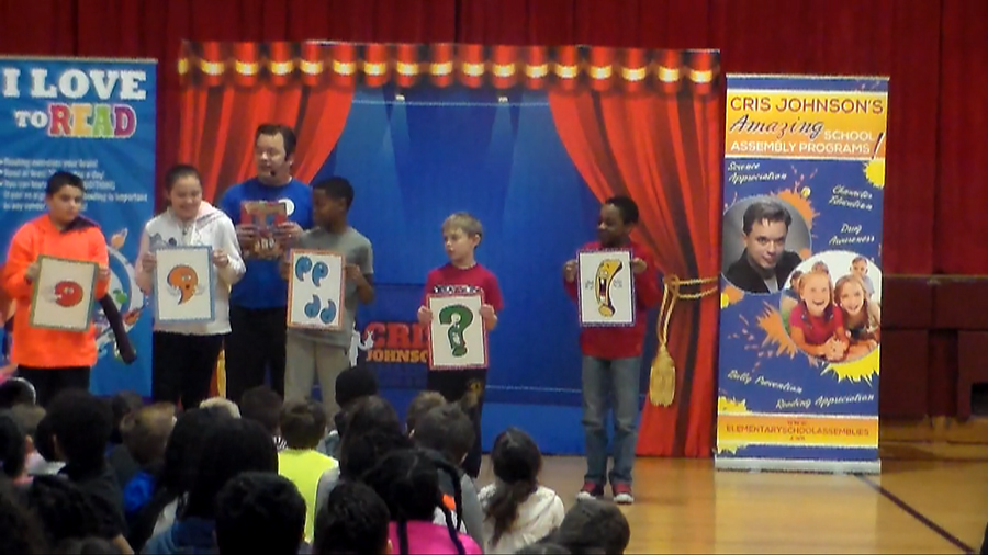 Read across america school assembly performer Cris Johnson with 5 volunteers